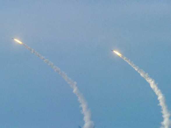 У Києві зафіксовано два вибухи, збито 4 ракети
