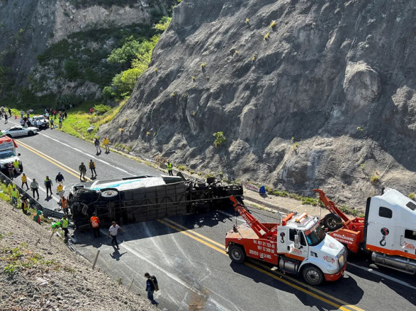 В Мексике автобус столкнулся с грузовиком: 16 погибших и 36 раненых