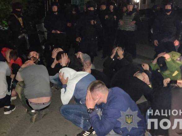 Захват завода в Виннице: полиция  задержала десятки молодых людей