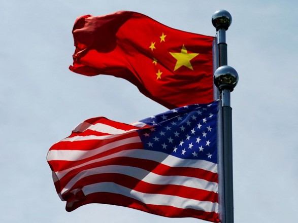 Китай заявил о "незаконном" заходе американского военного корабля в его воды: США опровергли