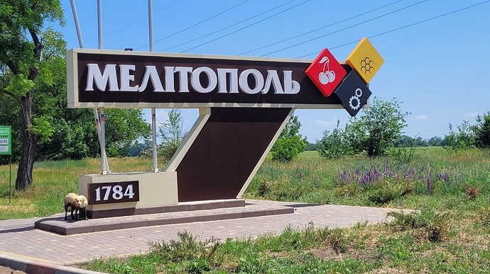 Более 500 человек из оккупированного Мелитополя подали заявку на эвакуацию: мэр призывает покинуть ВОТ