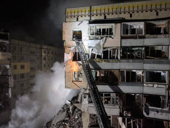Вражеский удар по многоэтажке в Днепре: более 100 спасателей разбирают завалы