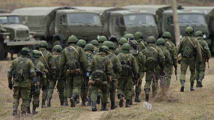 Резник: росіяни намагаються замовити за кордоном бронежилети та зимову форму