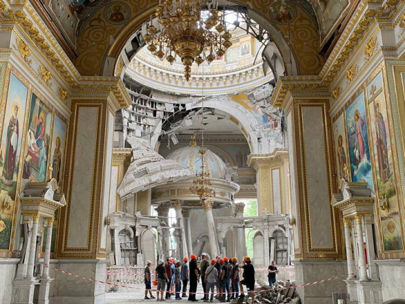 Поврежденные вражеской атакой памятники архитектуры в Одессе посетила делегация из Италии