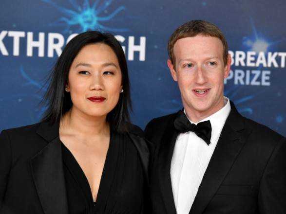На Цукерберга та його дружину подали до суду за домагання