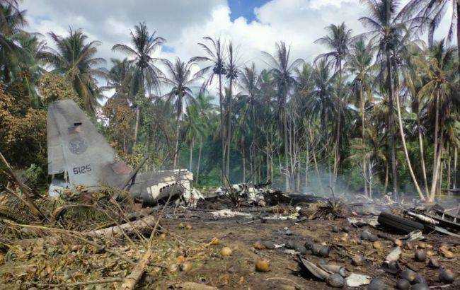Кількість жертв падіння літака на Філіппінах перевищила 30