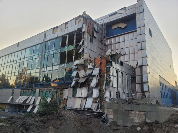 Вражеская атака на Днепр: поврежден спортивный объект, где тренировались дети