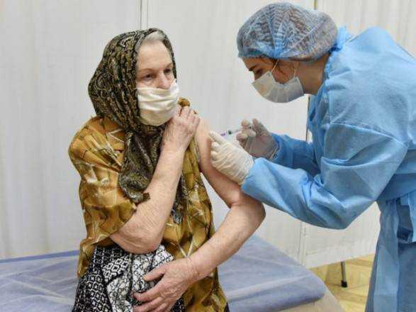 За добу в Україні від COVID-19 вакцинували понад 70 тисяч людей