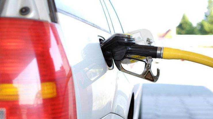 АЗС обязали снизить цены на топливо