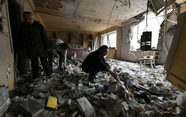 Центр оккупированного Донецка под обстрелом: повреждена гостиница и спорткомплекс