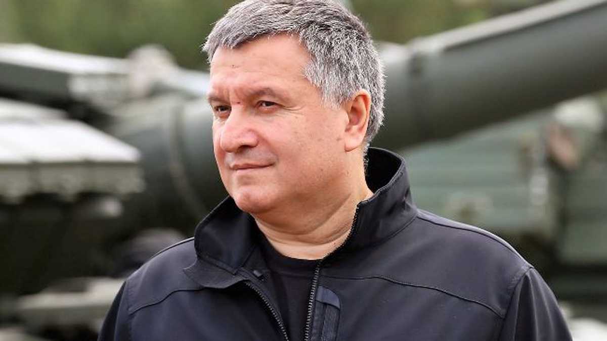 Аваков требует снять Клюева с выборов