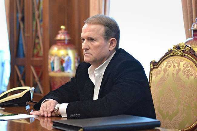 Медведчук обвинил Порошенко в отсутствии обменов пленными