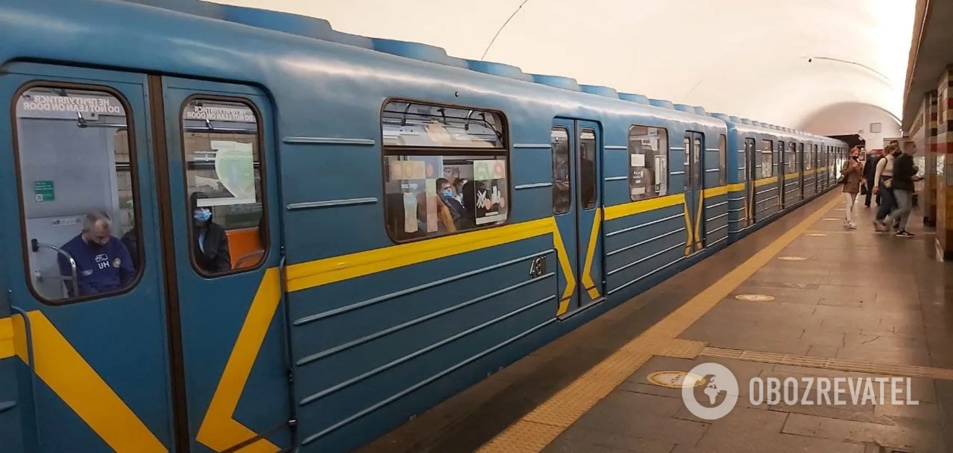 У Києві через НП в метро людей виводили на вулицю. Фото, відео та ексклюзивні подробиці