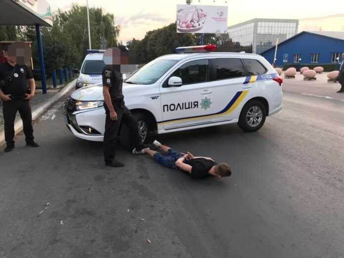 В Киеве парень устроил поножовщину в такси