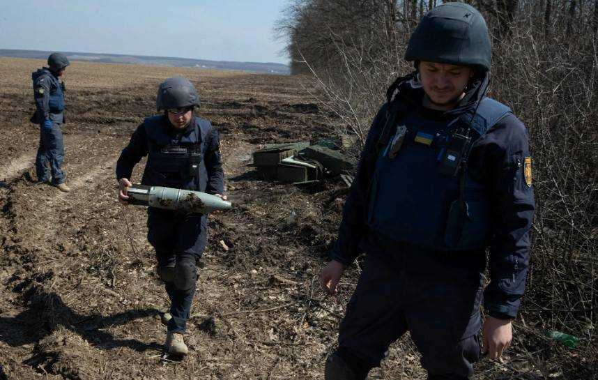 ДСНС: війна збільшила площу замінованих територій України удесятеро