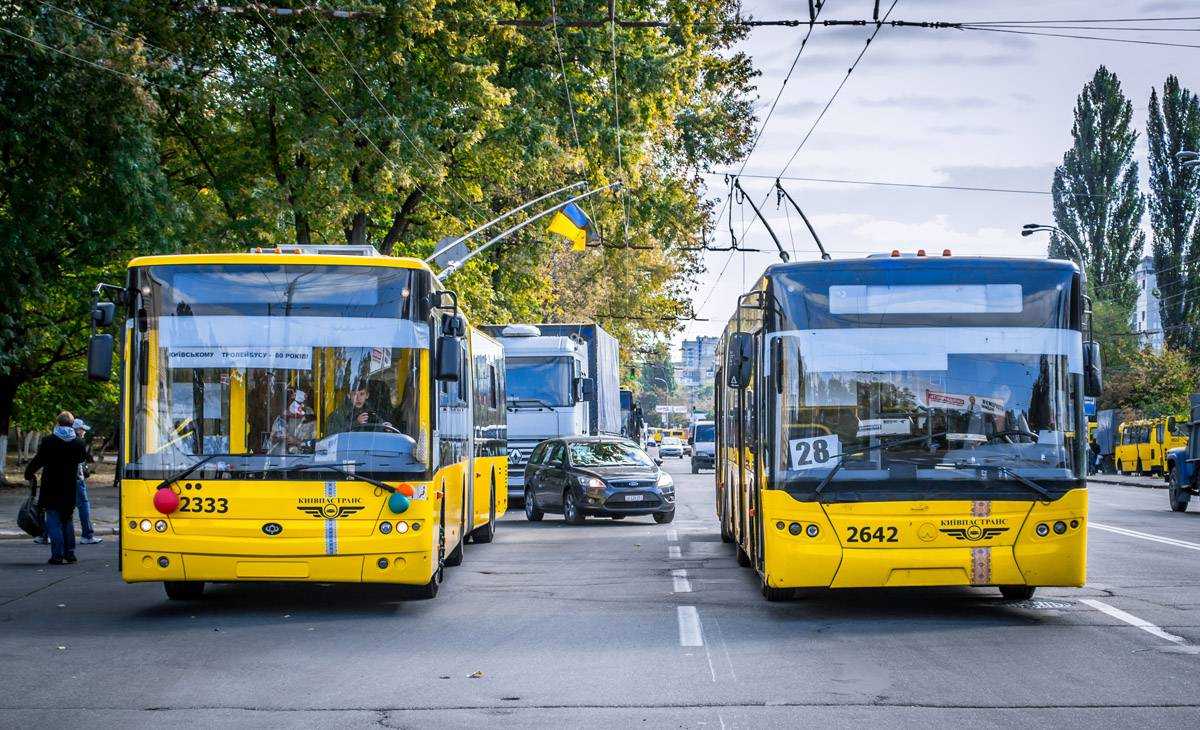 У Києві з транспорту прибрали кондукторів: як тепер платити за проїзд