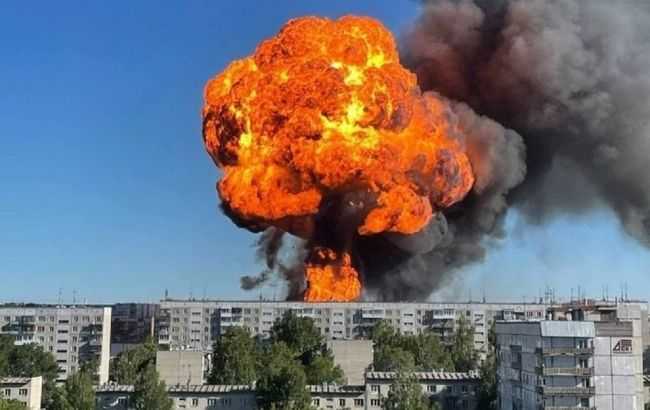 У Росії вибухнула АЗС. Постраждали 16 осіб, вогонь не можуть загасити