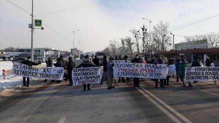 В Полтаве участники тарифных протестов снова перекрыли трассу "Киев-Харьков".