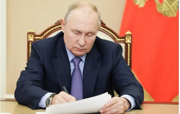 Российский диктатор путин подписал указ об увеличении армии РФ на 170 тысяч человек